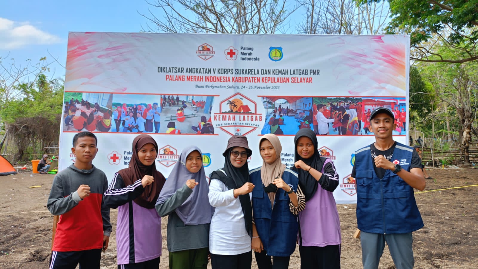 Siswa sma muhammadiyah benteng mengikuti kegiatan kemah latgap pmr kepulauan selayar